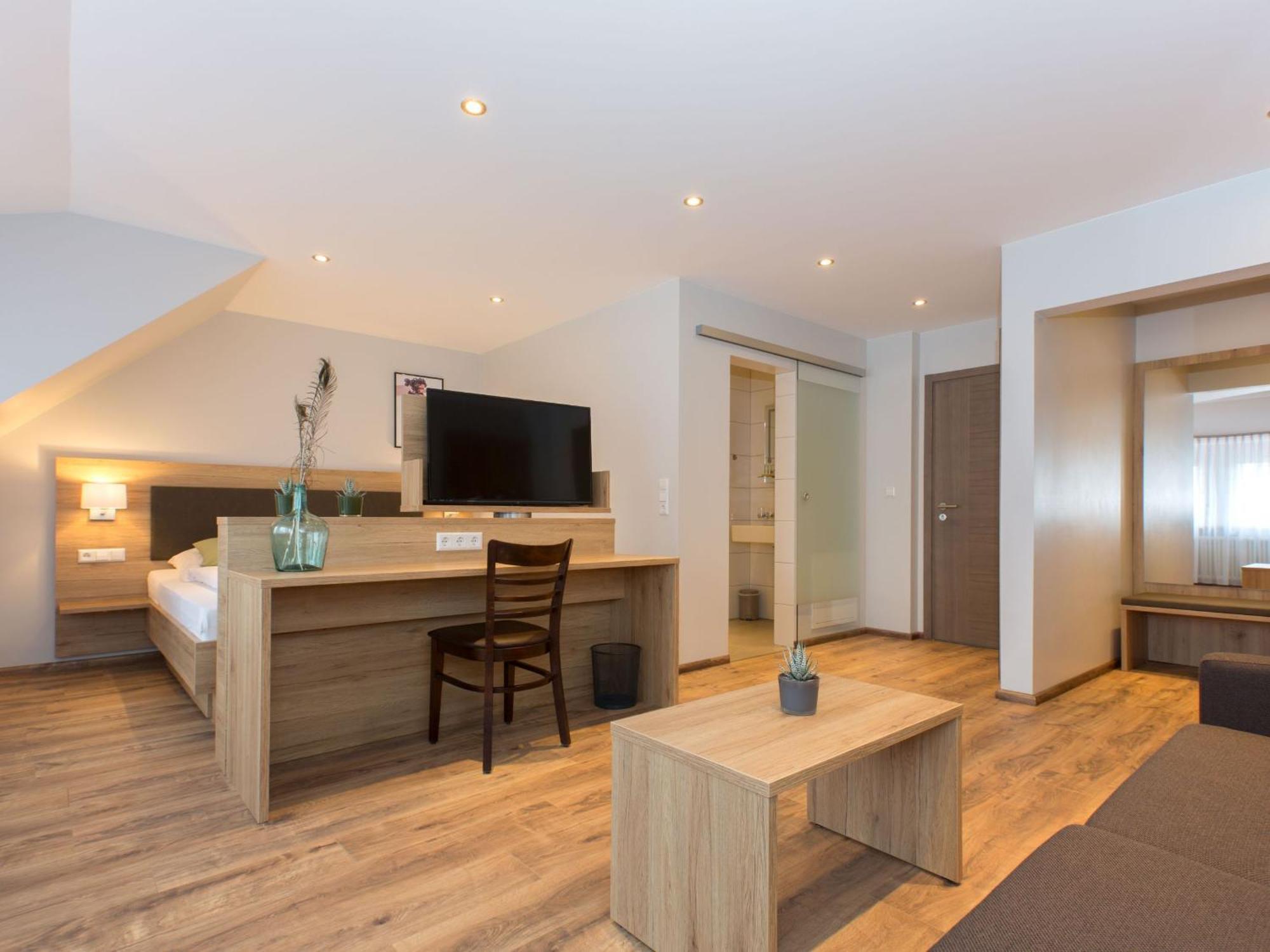 Restaurant&Appartements In Vino Veritas Haslach im Kinzigtal Extérieur photo