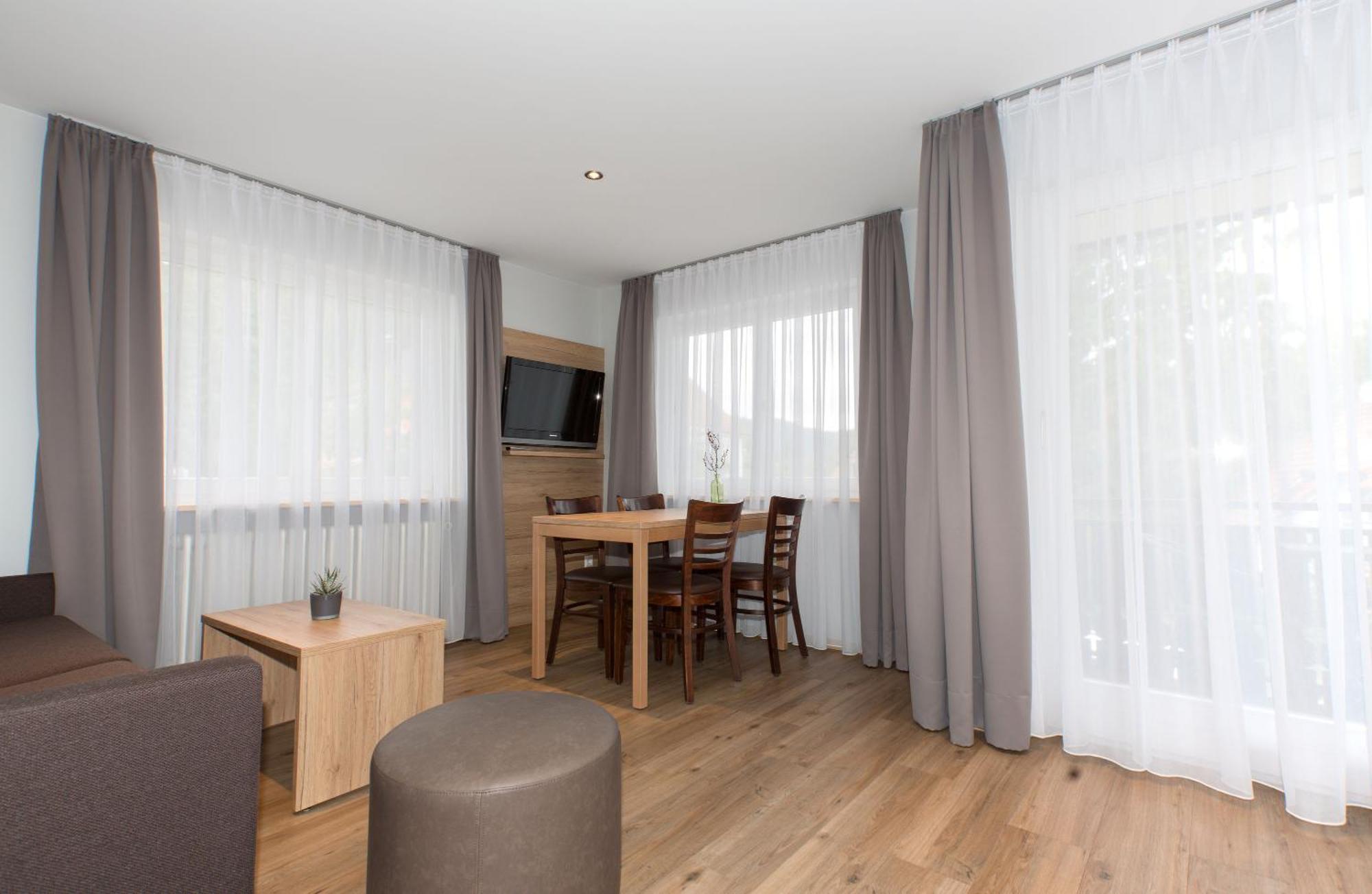 Restaurant&Appartements In Vino Veritas Haslach im Kinzigtal Extérieur photo